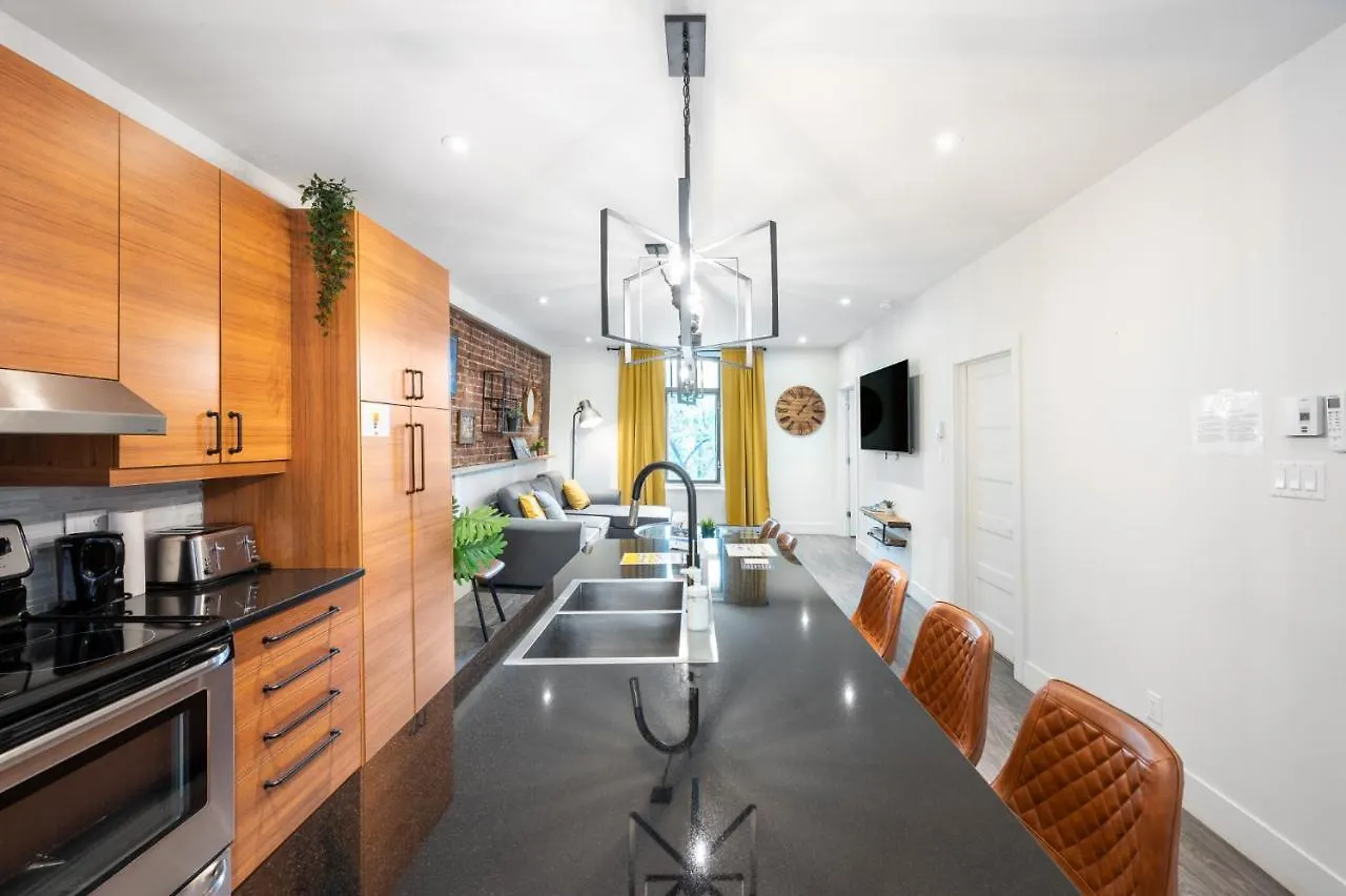 Montreal Styled 2 Bedroom Apartment On St-Denis Street